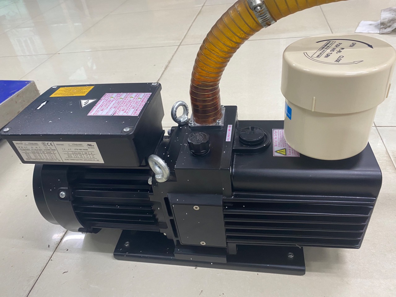 Bơm hút chân không cũ cho máy phân tích vật liệu cho máy SEM Ulvac GLD-136C