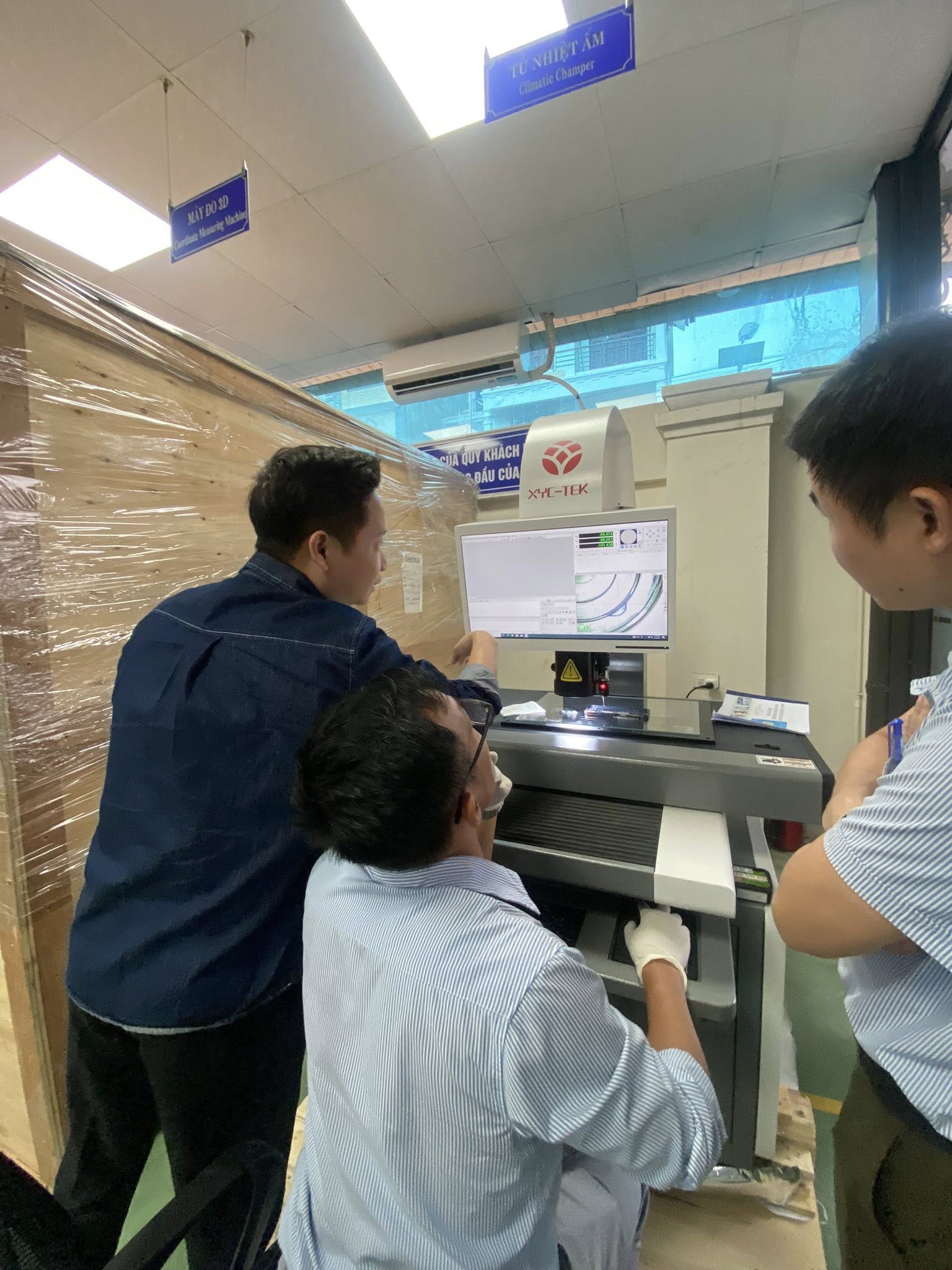 Máy đo 2D tự động demo khách hàng